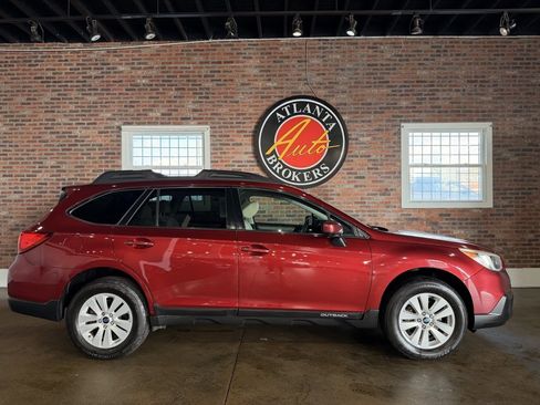 Used 2015 Subaru Outback 2.5i Premium image 3