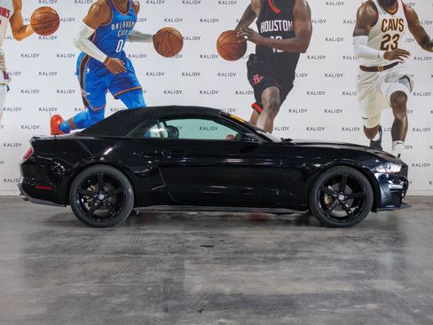 Used 2021 Ford Mustang Premium image 15