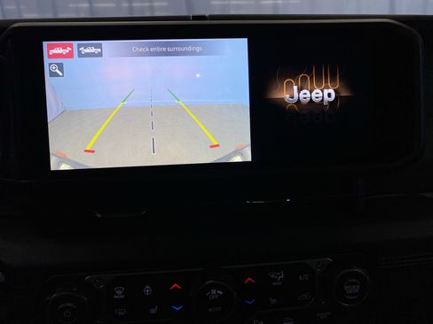 Certified 2024 Jeep Gladiator Mojave w/ Technology Group image 17