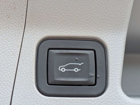 Used 2018 GMC Acadia SLT FWD image 15