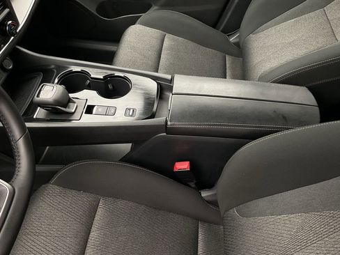 Used 2025 Nissan Rogue SV image 33