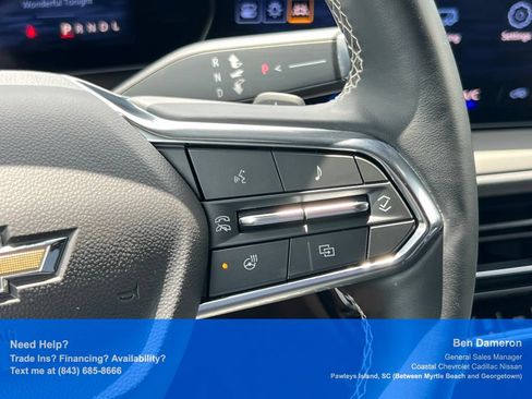 Used 2025 Chevrolet Traverse LT FWD image 32