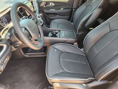 New 2027 Chrysler Pacifica Limited w/ Family Tech Group FWD image 12