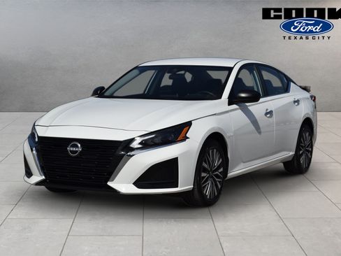 Used 2025 Nissan Altima 2.5 SV AWD/4WD image 1