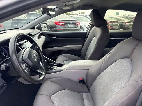 Used 2018 Toyota Camry LE FWD image 18