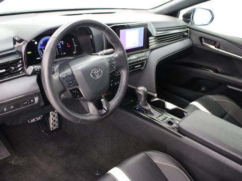 Used 2025 Toyota Camry SE w/ Convenience Package FWD image 13