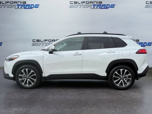 Used 2024 Toyota Corolla Cross XLE image 8