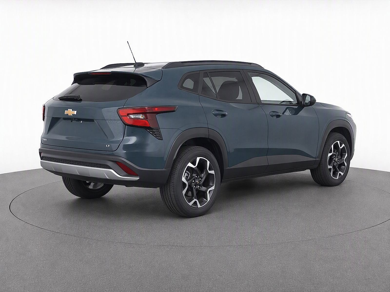 Used 2025 Chevrolet Trax LT w/ Driver Confidence Package FWD image 4