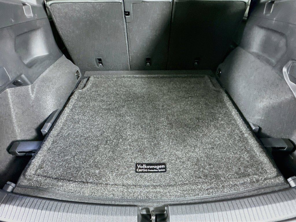 Used 2022 Volkswagen Tiguan SEL R-Line AWD/4WD image 34