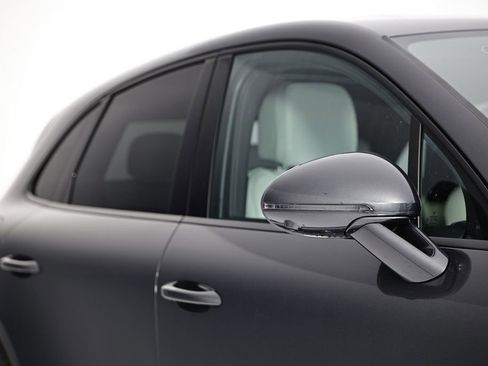 Used 2026 Porsche Macan AWD/4WD image 16