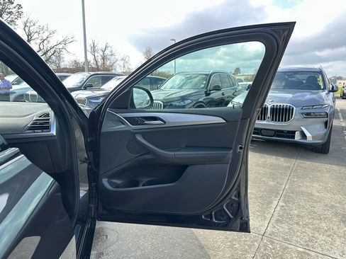 Certified 2025 BMW X4 xDrive30i image 31