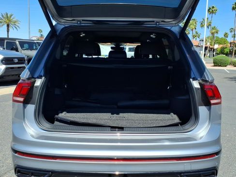 Certified 2024 Volkswagen Tiguan SE R-Line image 17