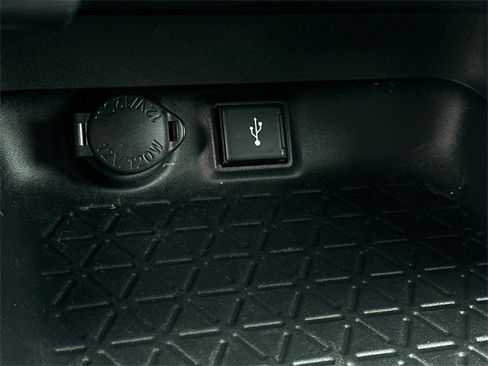 Certified 2022 Toyota RAV4 LE image 30