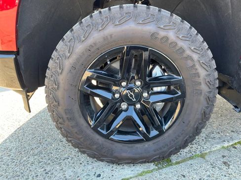 Used 2025 Chevrolet Silverado 1500 LT Trail Boss w/ Convenience Package II image 17