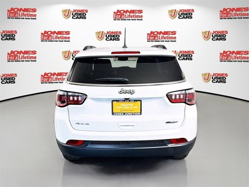 Used 2022 Jeep Compass Latitude w/ Sun and Sound Group image 16