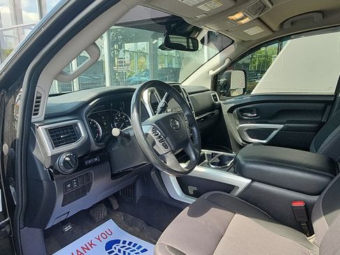 Used 2021 Nissan Titan SV w/ SV Convenience Package AWD/4WD image 5