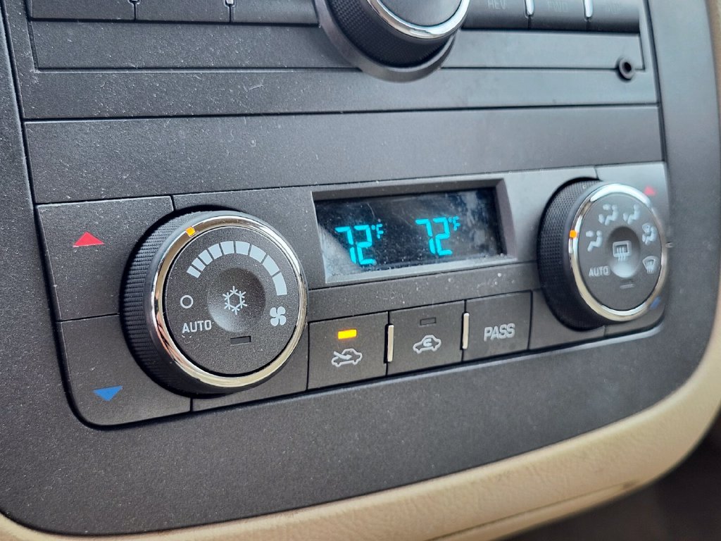 Used 2011 Buick Lucerne CX FWD image 22