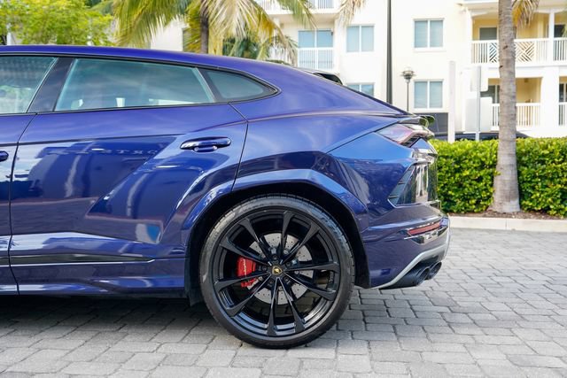 Used 2022 Lamborghini Urus AWD/4WD image 16