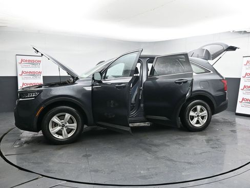 Used 2023 Kia Sorento LX image 28