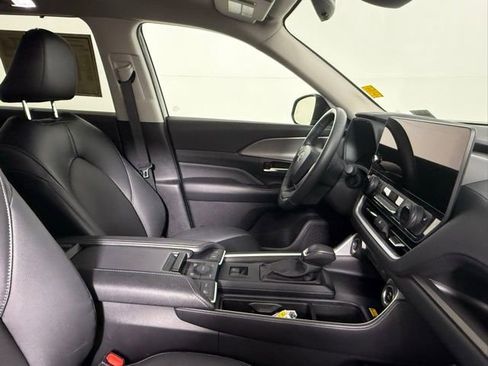Used 2024 Toyota Grand Highlander XLE image 50