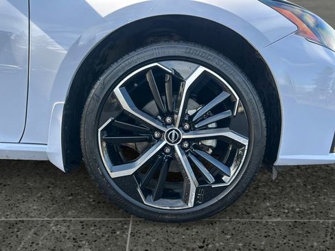 Used 2025 Nissan Altima 2.5 SR w/ SR Premium Package image 9