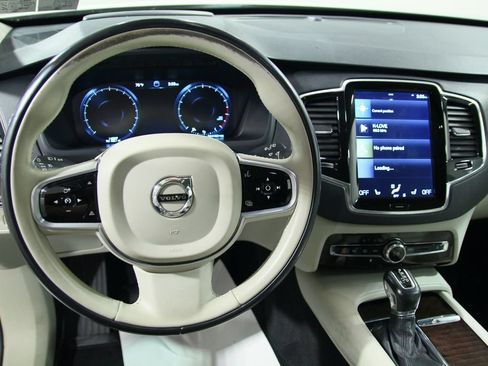 Used 2018 Volvo XC90 T6 Momentum w/ Convenience Package AWD/4WD image 19