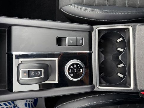 Used 2024 Mitsubishi Outlander SE Black Edition image 28