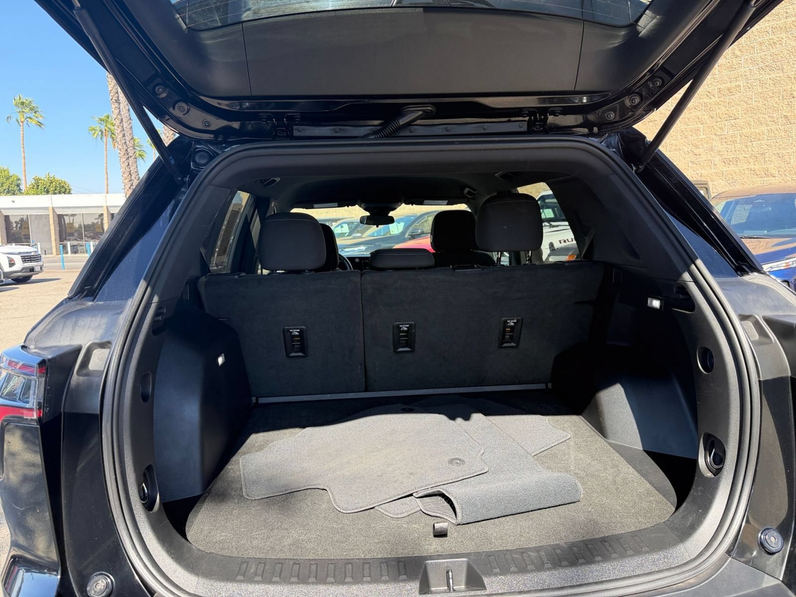 Used 2025 Chevrolet Equinox LT AWD/4WD image 30