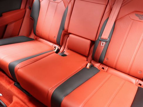 Used 2022 Bentley Bentayga AWD/4WD image 64