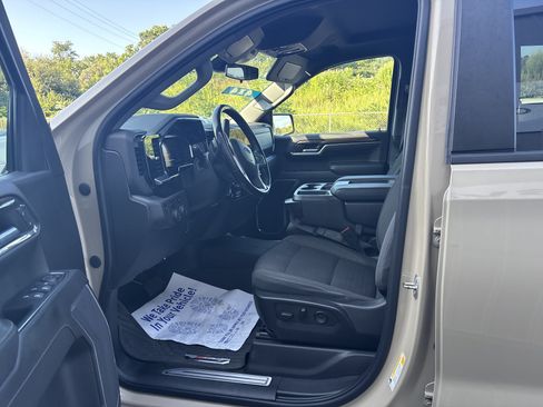 Used 2022 Chevrolet Silverado 1500 LT Trail Boss AWD/4WD image 9