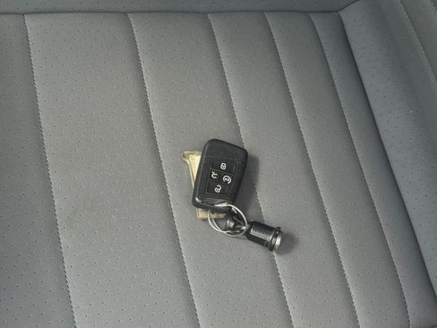 Used 2025 Volkswagen Jetta SE FWD image 21