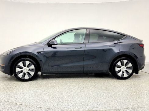 Used 2024 Tesla Model Y 2WD image 8
