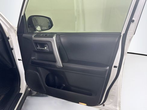Used 2019 Toyota 4Runner SR5 RWD image 31