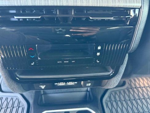 Used 2024 Jeep Wagoneer Series II image 10