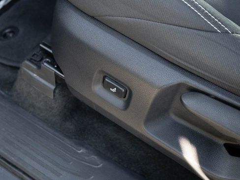 Used 2024 Toyota Tacoma TRD Off-Road image 15