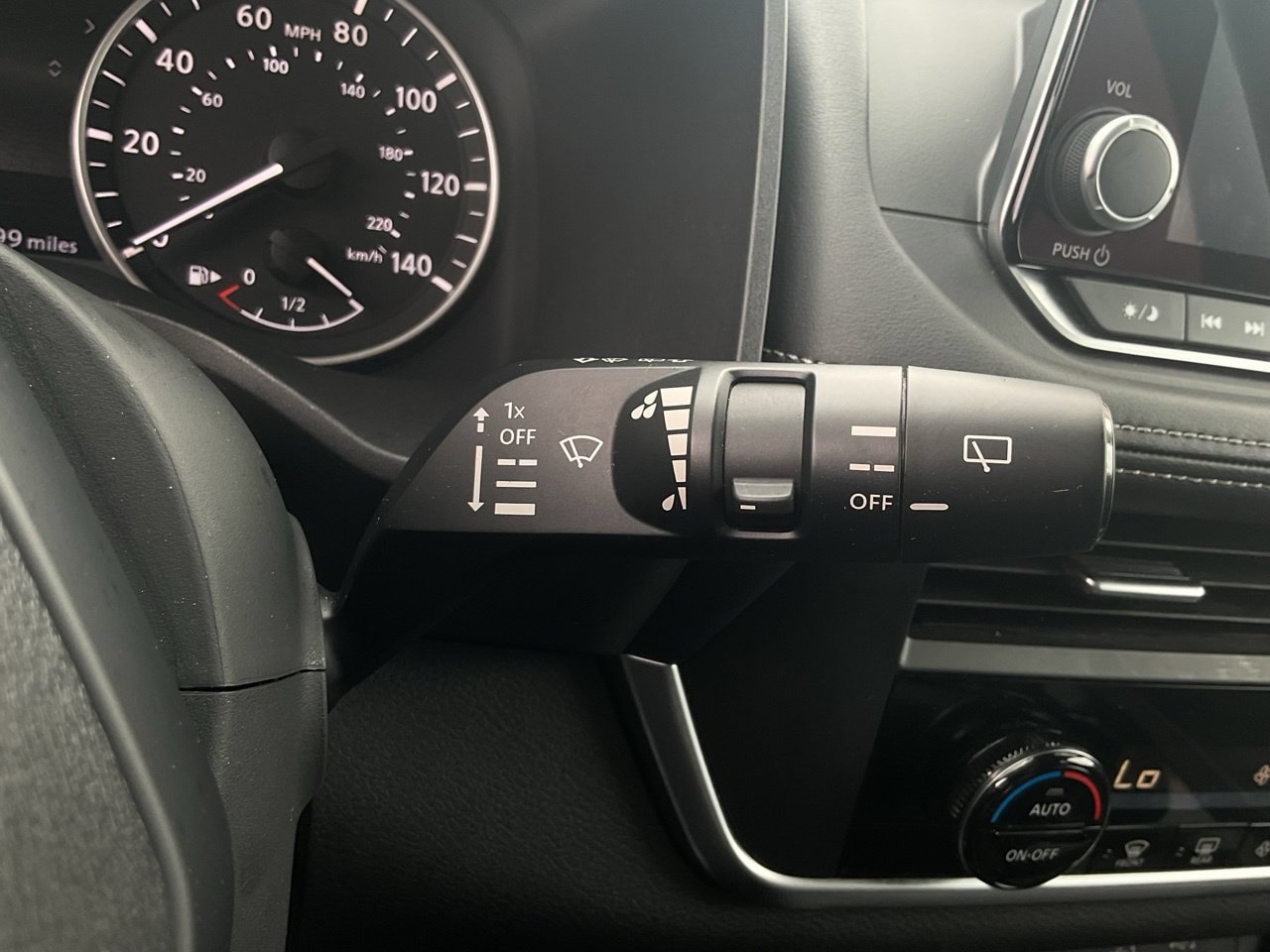 Used 2025 Nissan Rogue SV FWD image 36