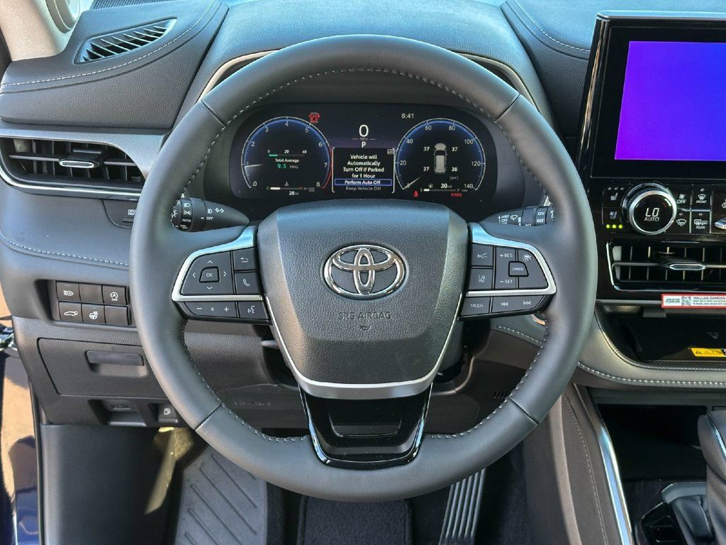 Used 2026 Toyota Highlander Limited AWD/4WD image 17