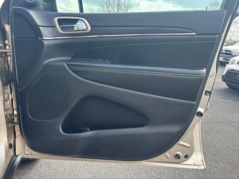 Used 2014 Jeep Grand Cherokee Limited w/ Luxury Group II image 17