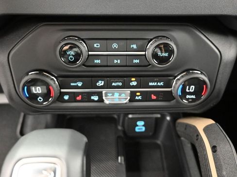 New 2025 Ford Bronco Badlands image 28