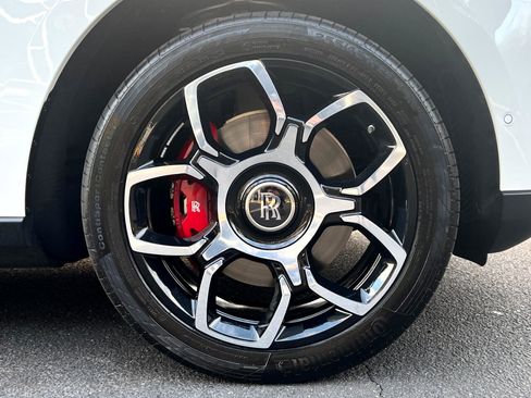 Used 2022 Rolls-Royce Cullinan Black Badge image 97