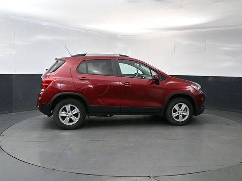 Used 2022 Chevrolet Trax LT w/ LT Convenience Package AWD/4WD image 6