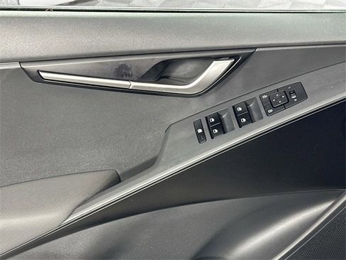 Used 2024 Kia Niro LX image 22
