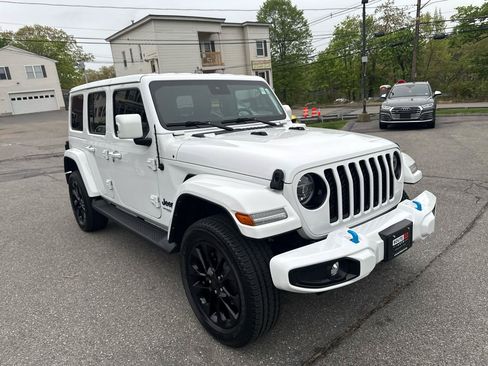 Used 2021 Jeep Wrangler Unlimited Sahara AWD/4WD image 5