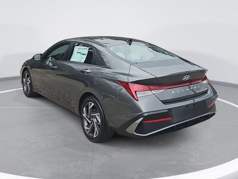 New 2026 Hyundai Elantra Limited FWD image 7
