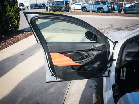 Used 2025 BMW M5 Touring image 14