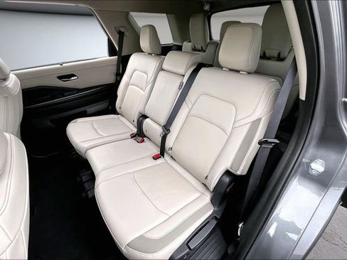 Used 2024 Nissan Pathfinder SL image 22