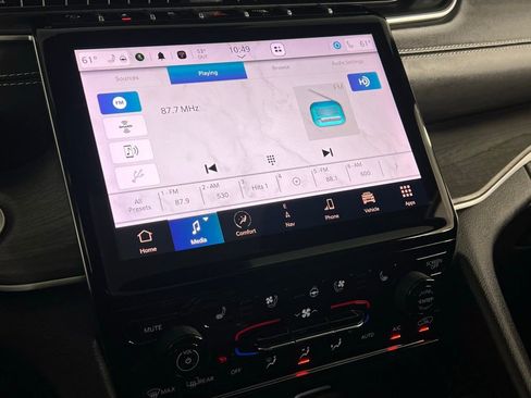 Used 2024 Jeep Grand Cherokee L Limited w/ Luxury Tech Group II image 17