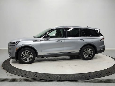 Used 2023 Lincoln Aviator 2WD w/ Elements Package image 4