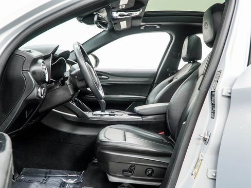 Used 2023 Alfa Romeo Stelvio Ti image 39