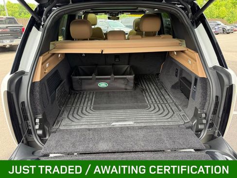 Used 2025 Land Rover Range Rover SE AWD/4WD image 14